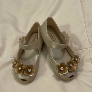 Mini Melissa Mary Jane’s, size 8